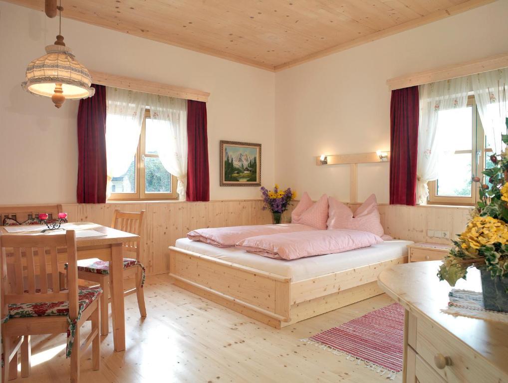 Mitschighof - Apartments Und Pension - Heidis-Welt, Mitschig 헤르마고 객실 사진